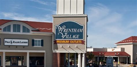 wrentham outlets hours.